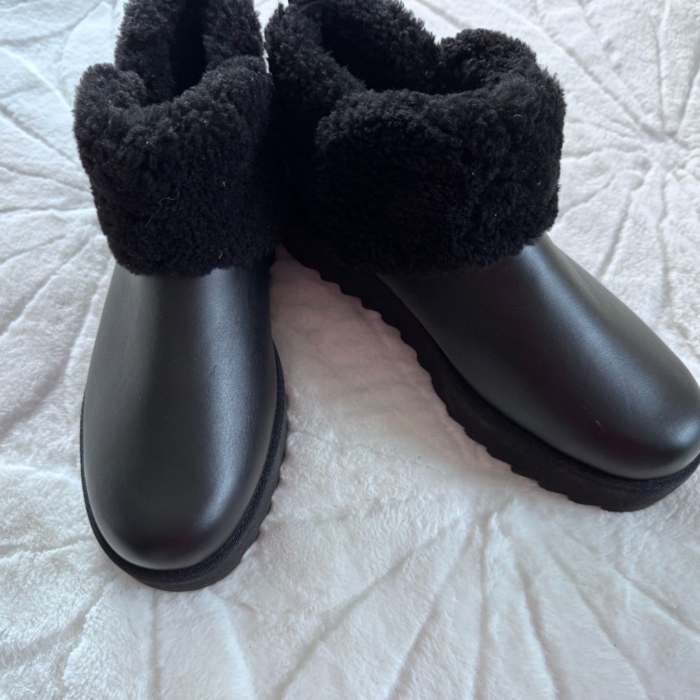 UGG Ultra Mini Platform Boot (Women) size 9